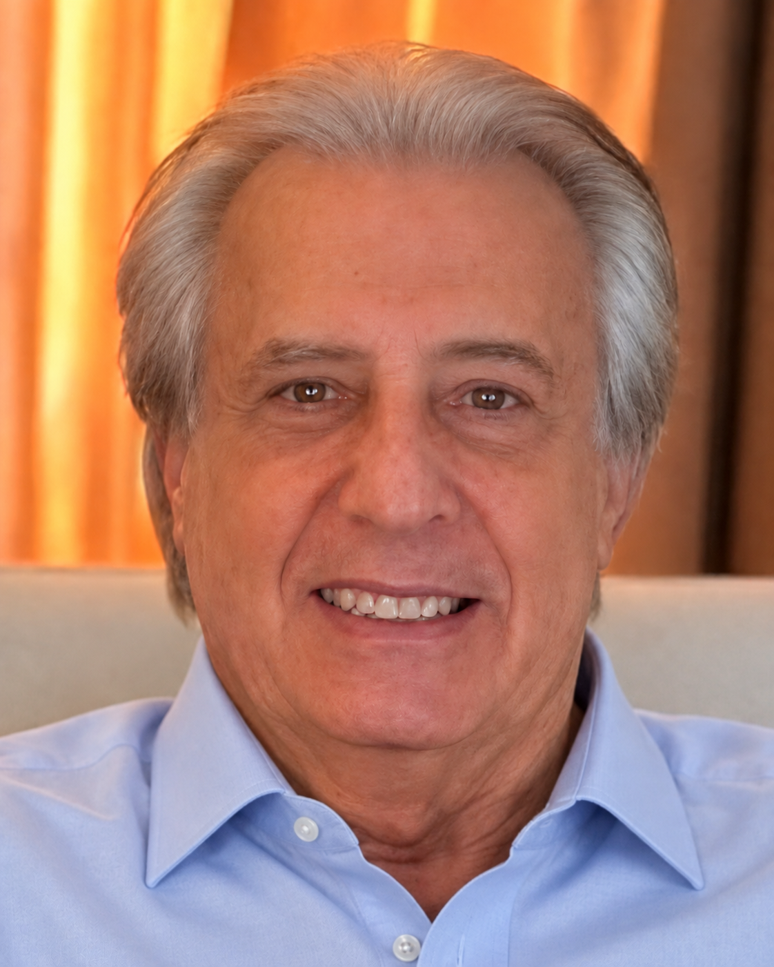 Fabio Palmeira wearing a light blue dress shirt